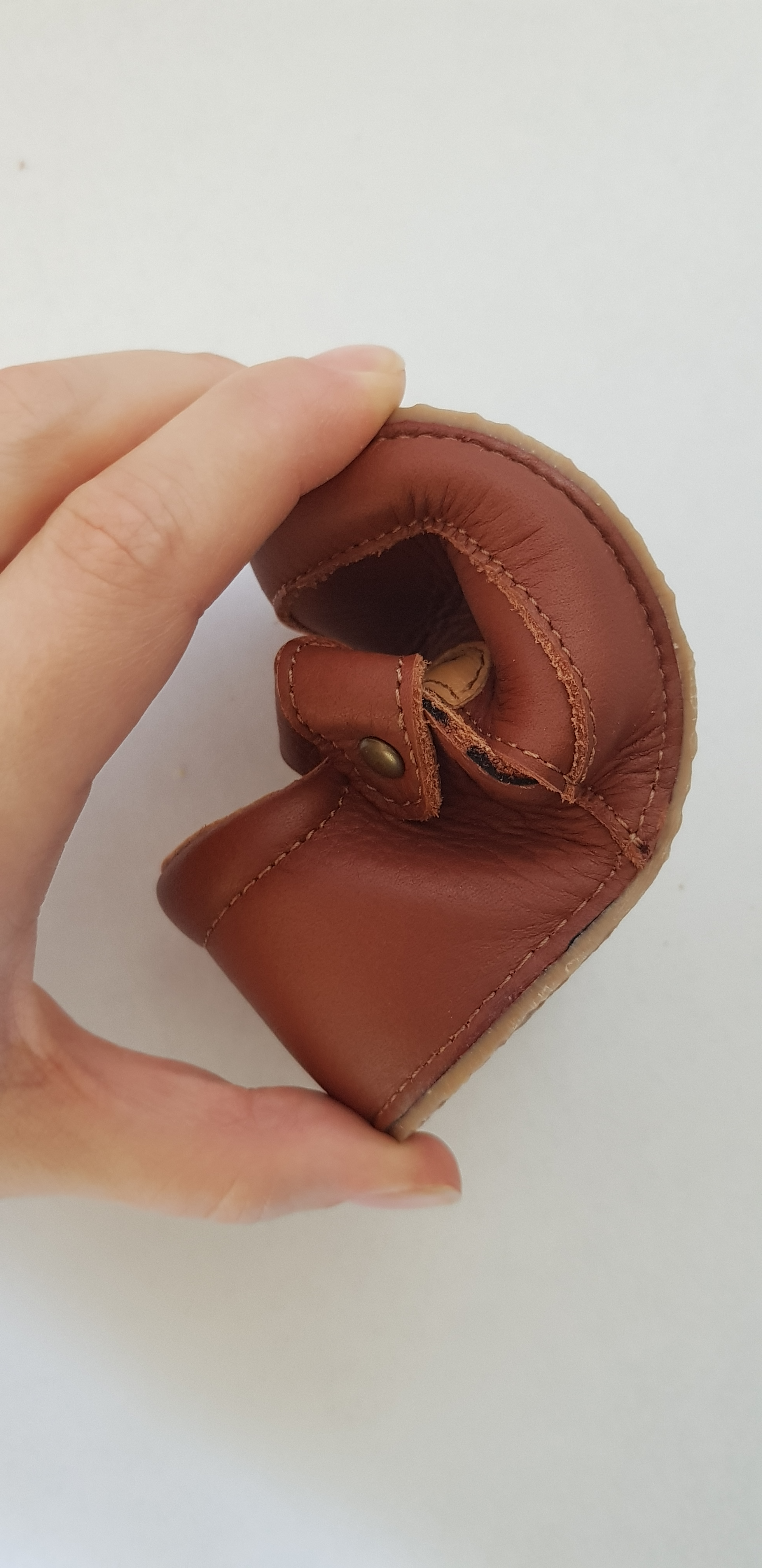 Flexible brown t-bar shoes in vintage style brown, for children and toddlers, barefoot-friendly