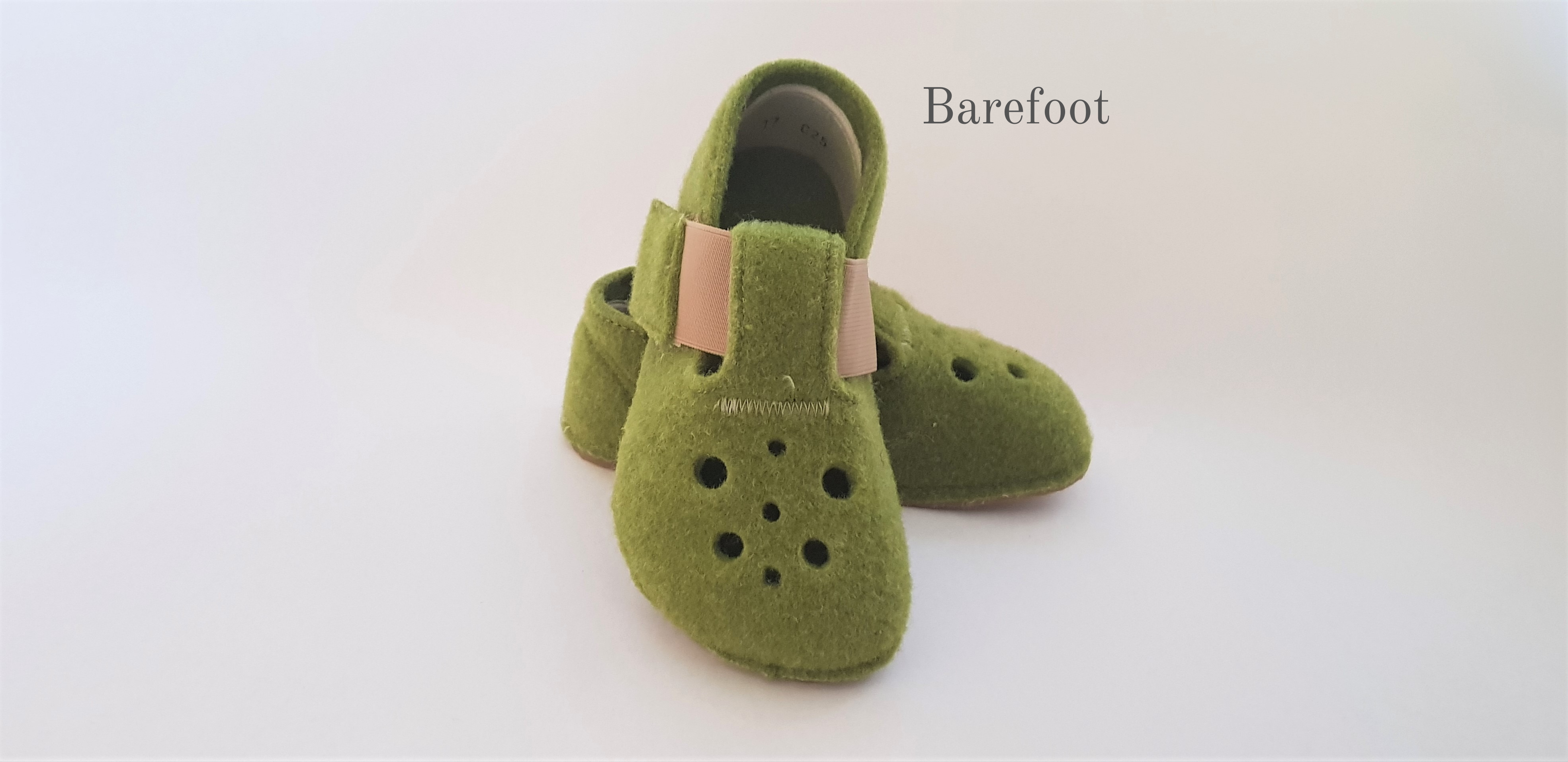 Green warm barefoot slippers made from recycled polyester for toddlers and children with anatomically shaped toe box